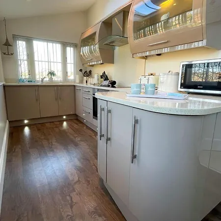 Exceptional Two-Bedroom Accommodation In Central Whitby With Parking And Stunning Views Exterior photo