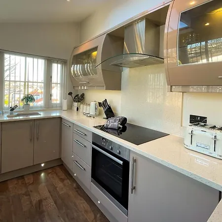 Exceptional Two-Bedroom Accommodation In Central Whitby With Parking And Stunning Views Exterior photo