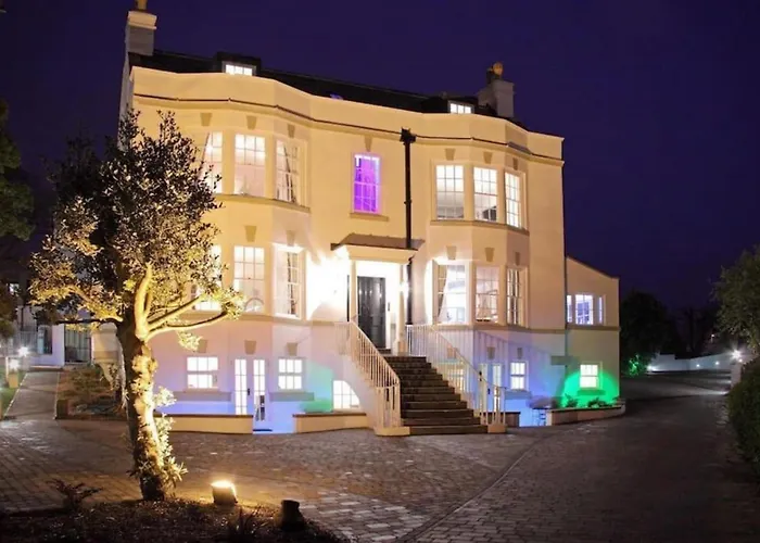Exceptional Two-Bedroom Accommodation In Central Whitby With Parking And Stunning Views
